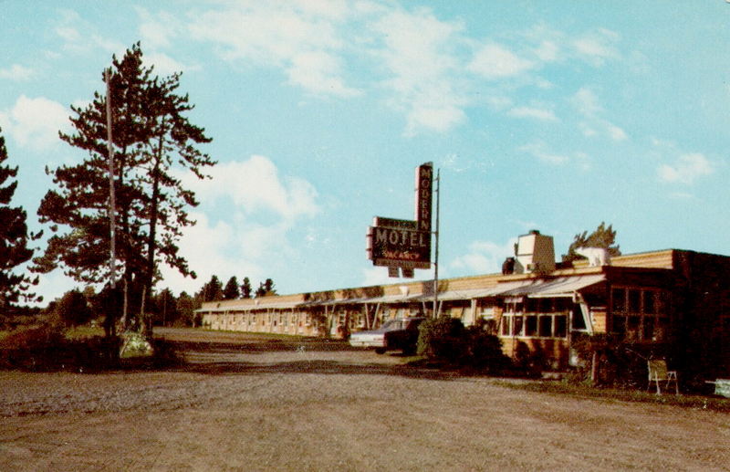 Fenders Motel - Old Postcard (newer photo)